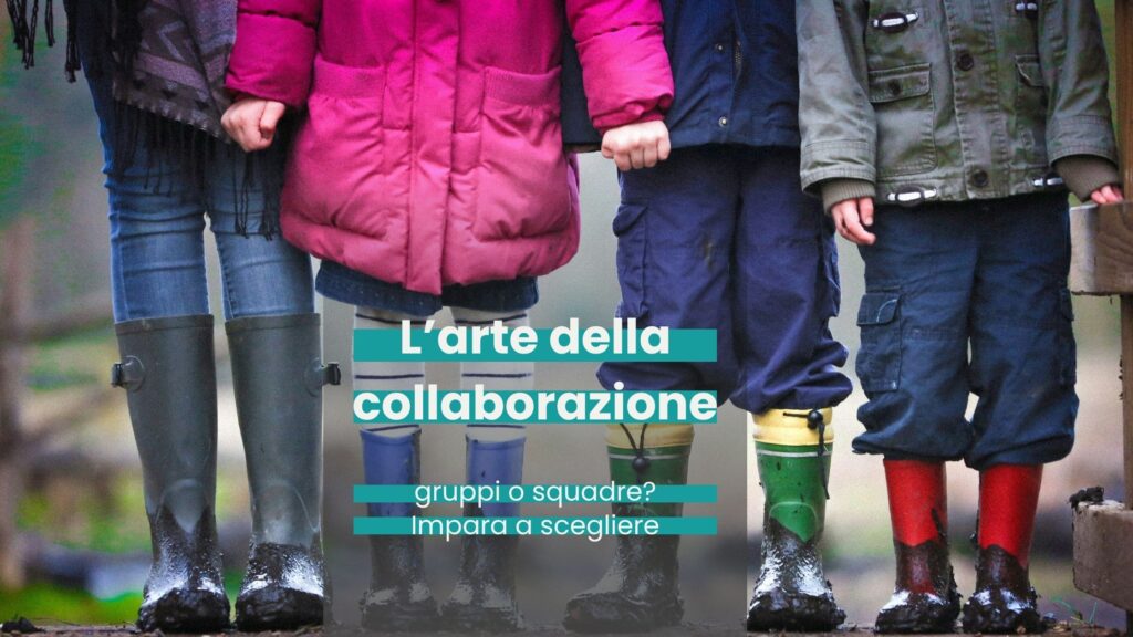 si vedono 4 persone molto giovani con vestiti invernali e stivali da pioggia, sono inquadrati dalle spalle in giù e molto vicine
La scritta è: L'arte della collaborazione - gruppi o squadre? Impara a scegliere